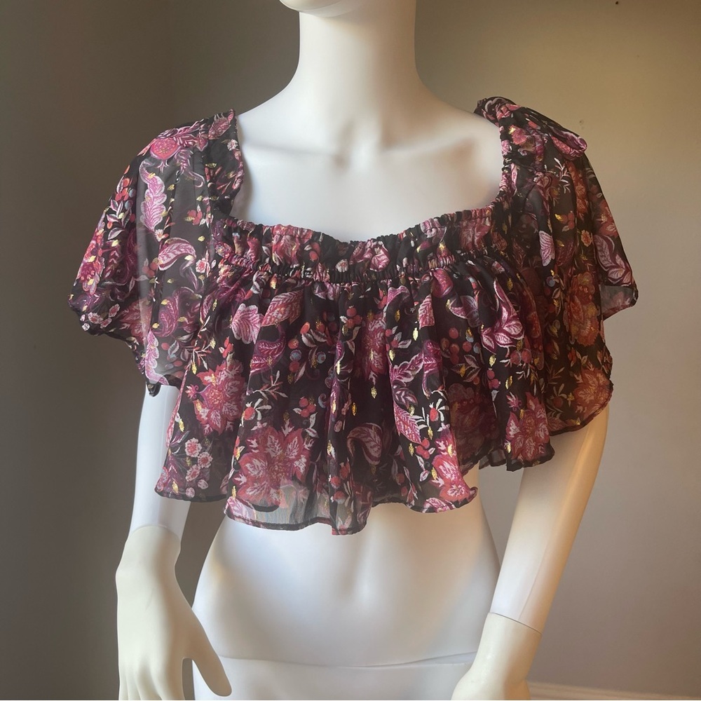 New Women’s floral top size Medium
New without tags 
Flowy top and stretchy - Picture 3 of 9